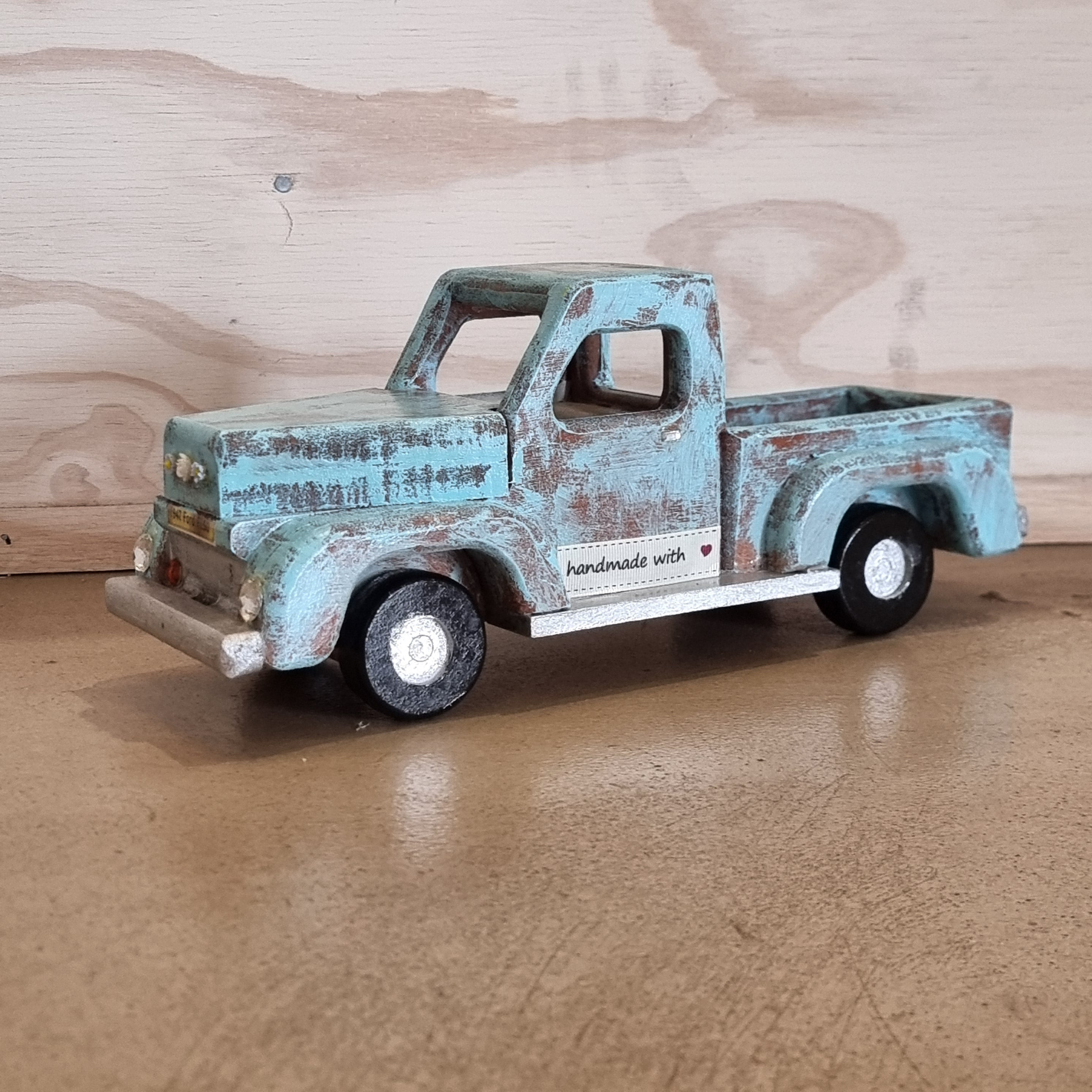 WM Wooden Toys - 1947 Ford F150 Antique Fisinsh