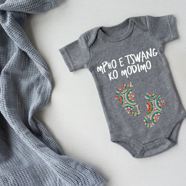 Ingane Mpho Tswang ko Modimo Onesie